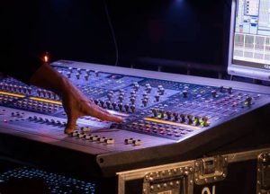 TRAINING ONLINE SOUND SYSTEM CONTROL FOR SOUNDMAN