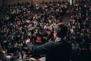 TRAINING PUBLIC SPEAKING AND BUSINESS PRESENTATION